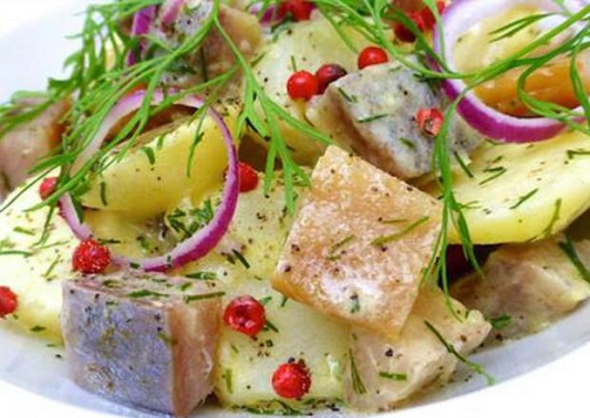 طريقة عمل سلطة الرنجة بالبطاطس في العيد