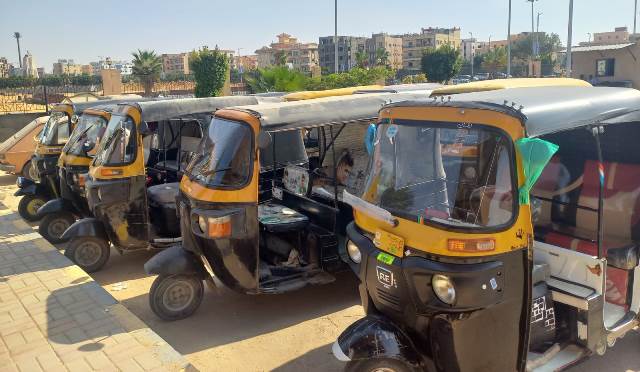 جهاز مدينة بدر يكشر عن أنيابه بمصادرة 10 تكاتك فى حملة مكبرة صور