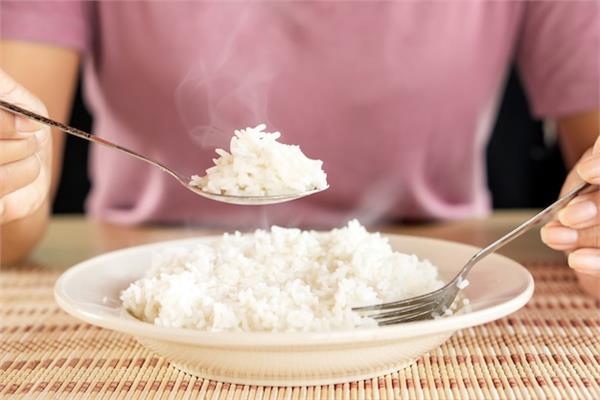 هل اكل الرز يوميا يزيد الوزن؟