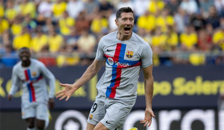 ليفاندوفسكي في الدقيقة 90+3 ليفوز برشلونة على فالنسيا