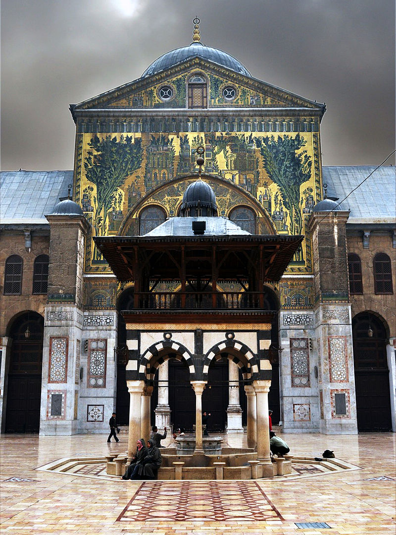 بنى الخليفة عمر بن عبدالعزيز الجامع الأموي في دمشق.