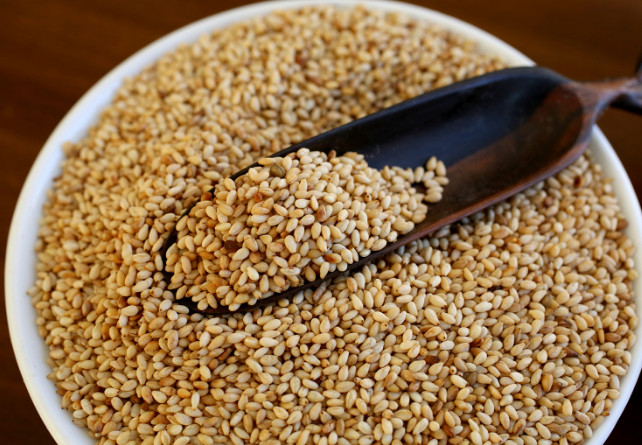 استشارى اطفال : السمسم المطحون لبناء عضلات طفلك
